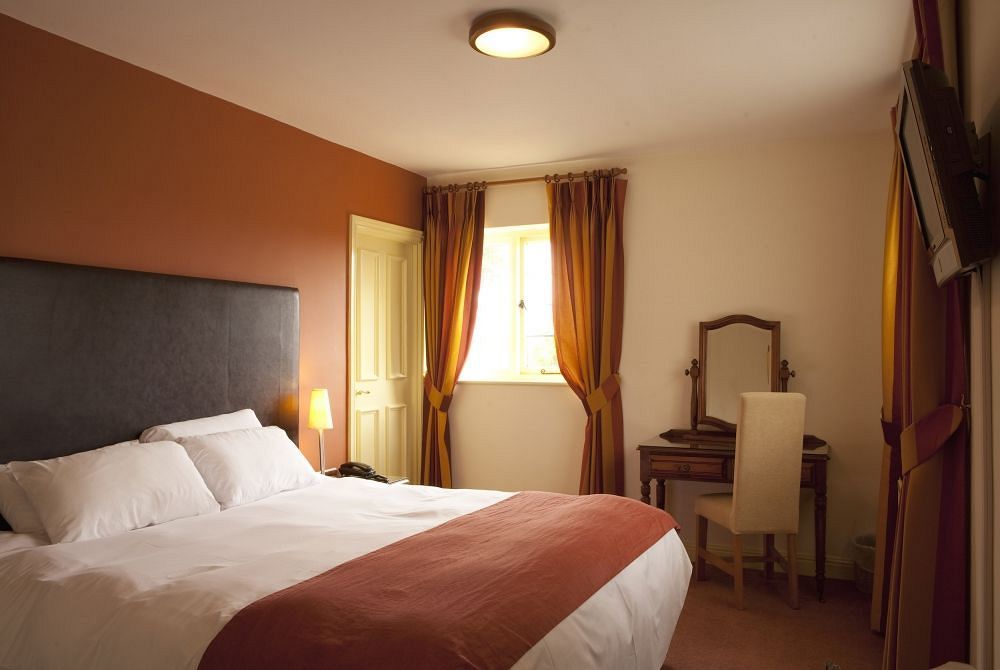 Swan Hotel By Greene King Inns Thaxted ภายนอก รูปภาพ
