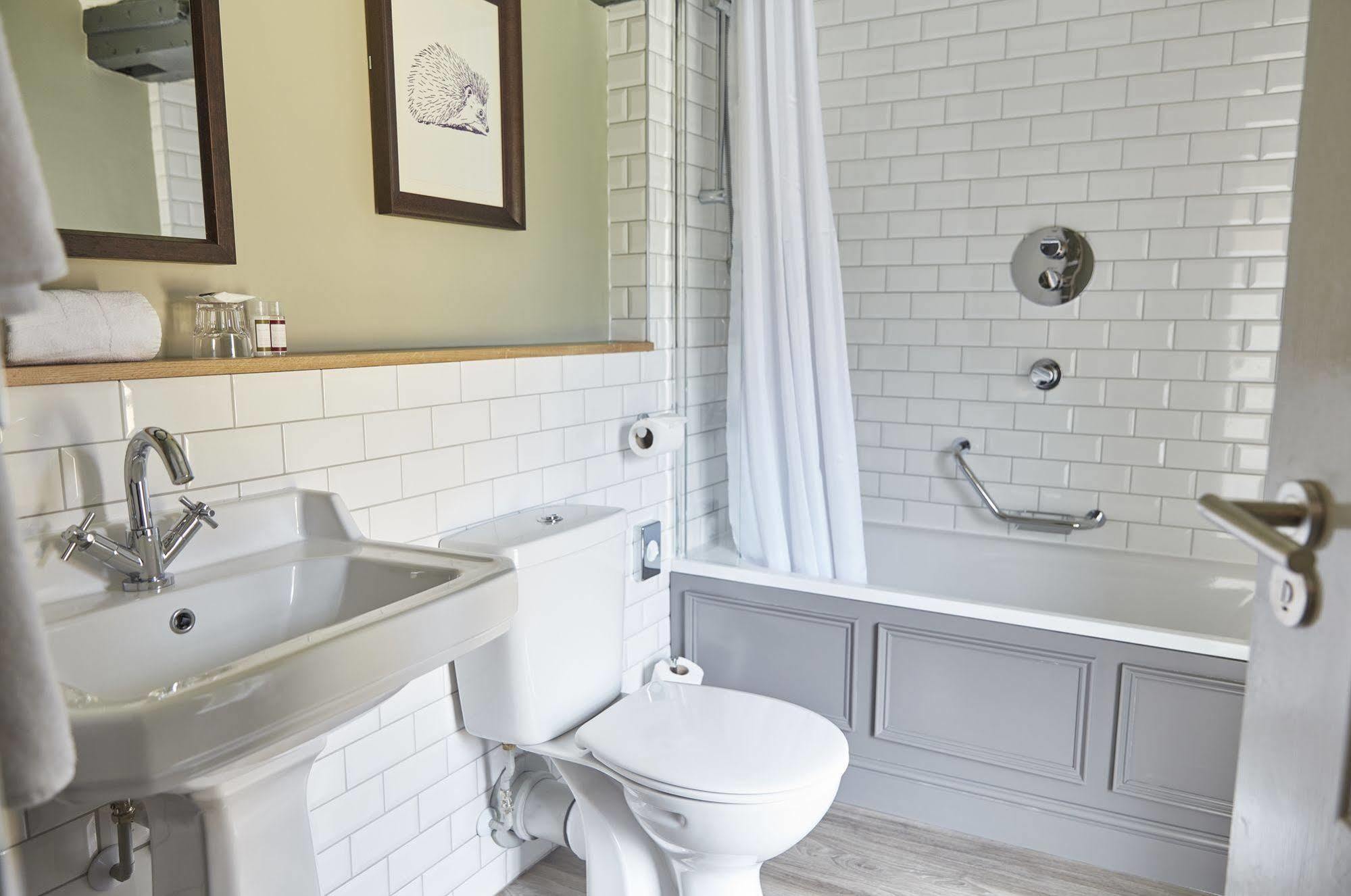 Swan Hotel By Greene King Inns Thaxted ภายนอก รูปภาพ