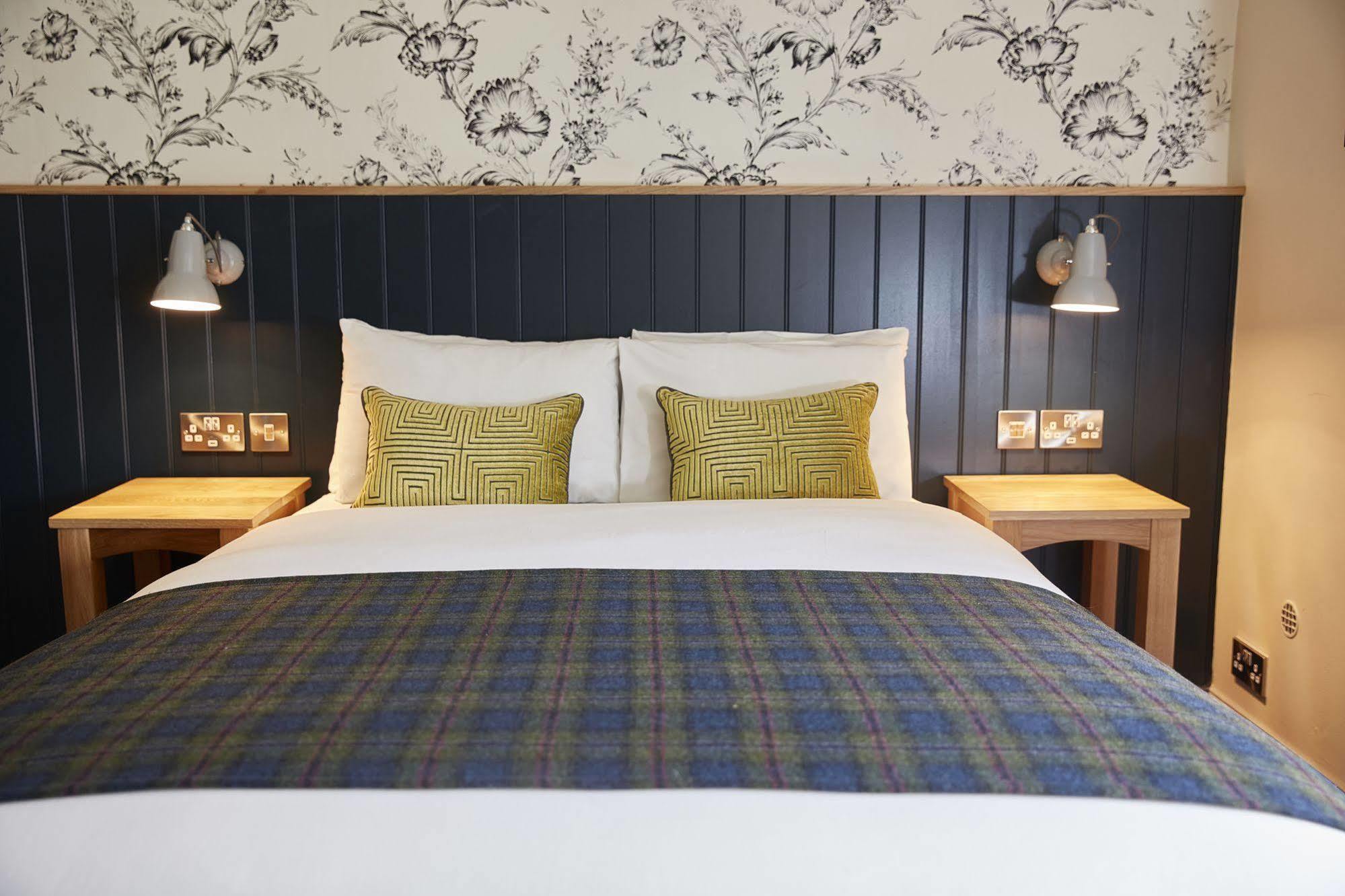 Swan Hotel By Greene King Inns Thaxted ภายนอก รูปภาพ