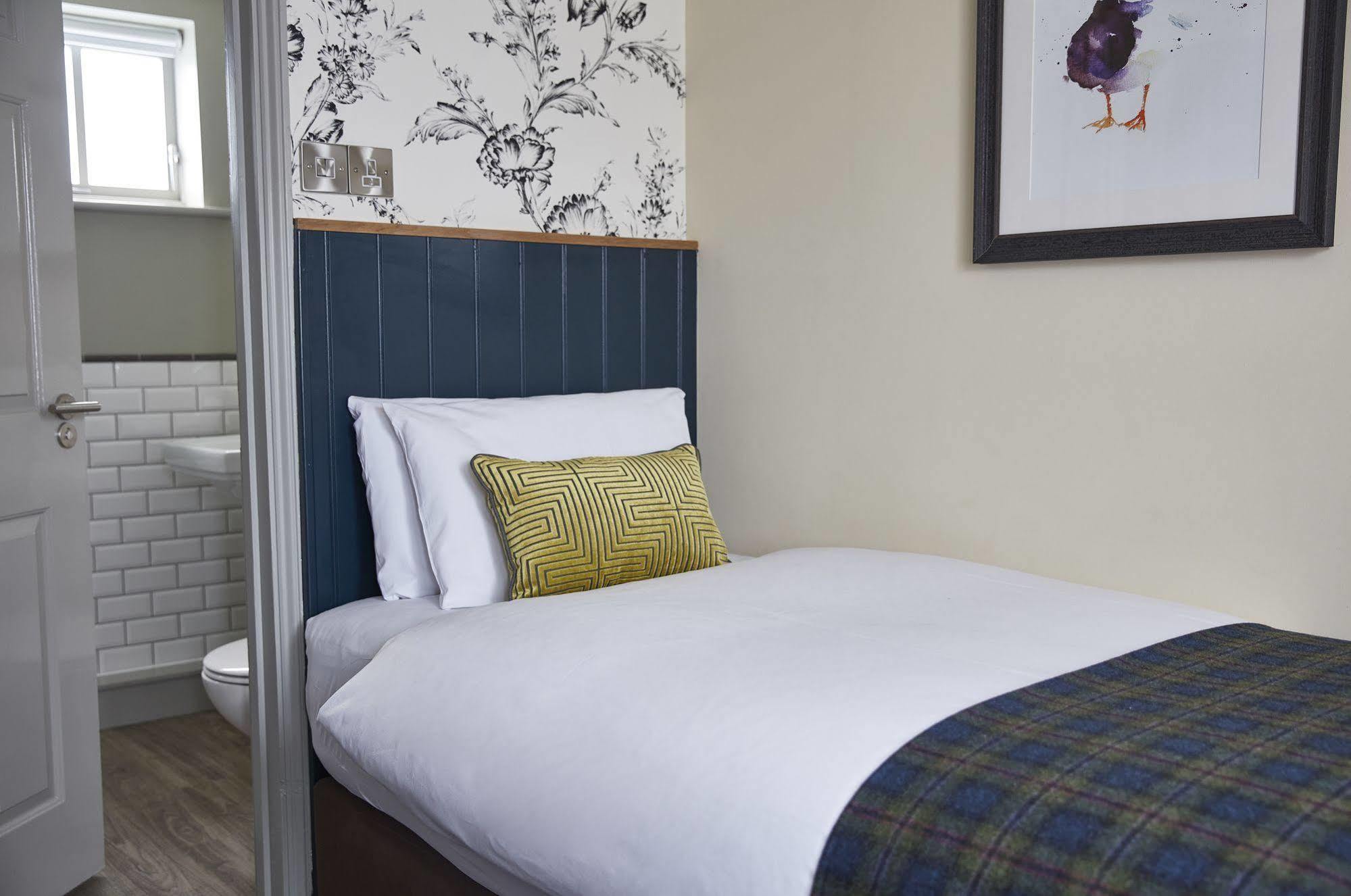 Swan Hotel By Greene King Inns Thaxted ภายนอก รูปภาพ